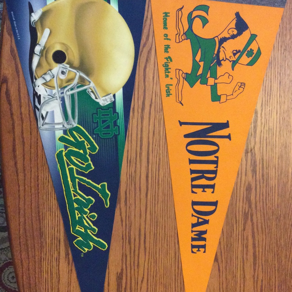 Notre Dame Pennant Set